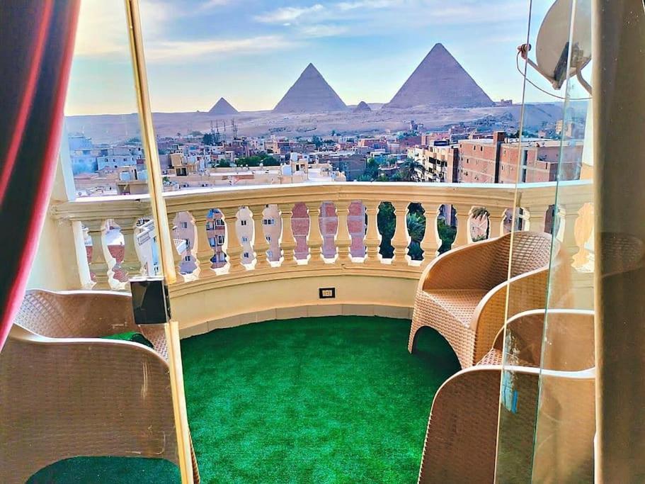 Pyramids-view Apartment *