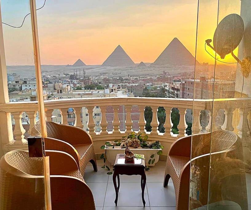 Pyramids-view Apartment