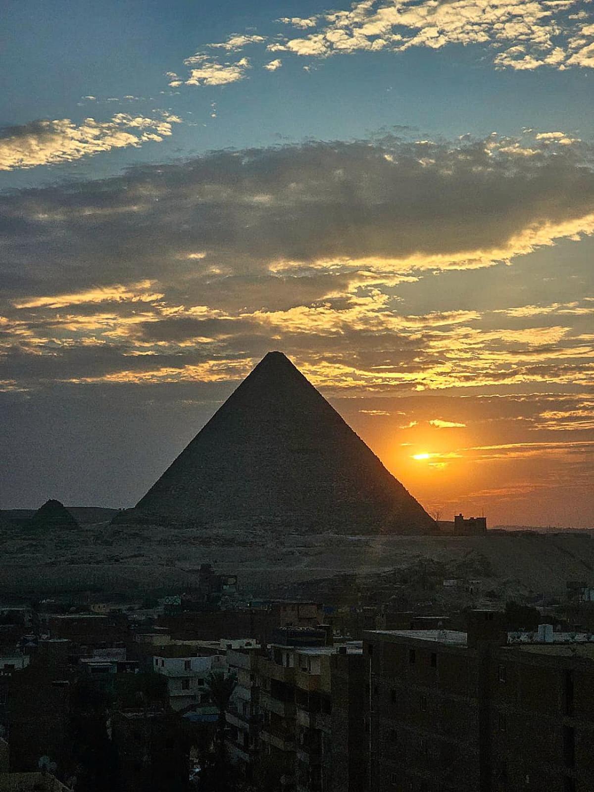 Pyramids-view Apartment *